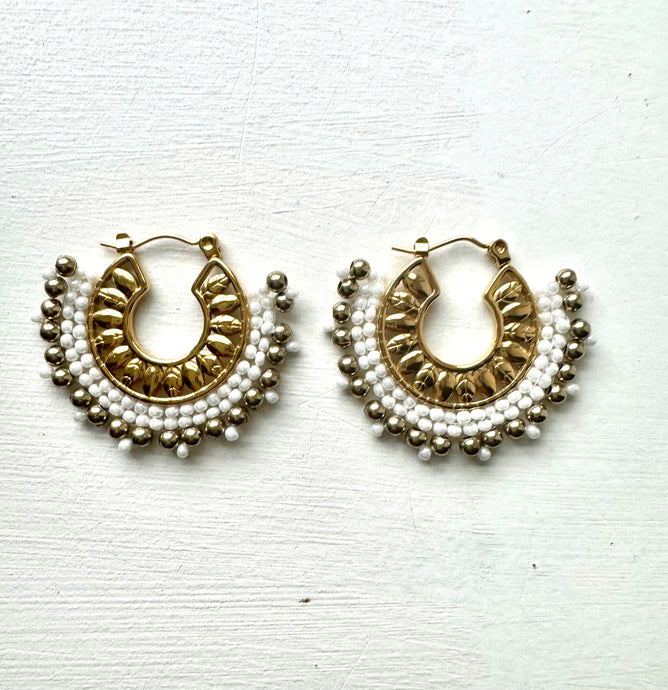 Fiesta Earrings White and Gold