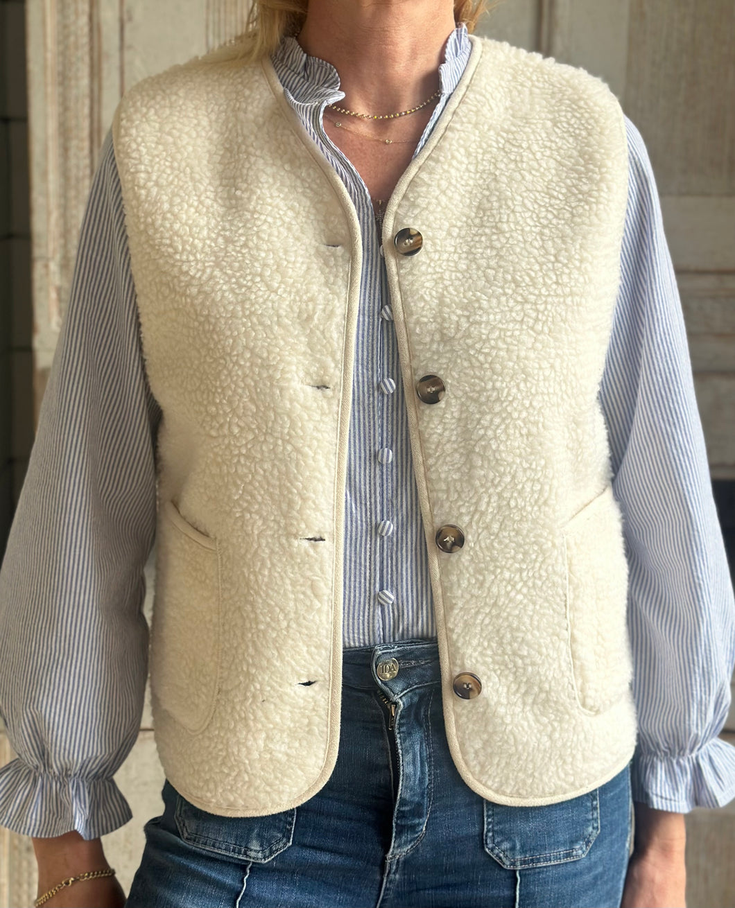 NEW IN! Martha Gilet Cream